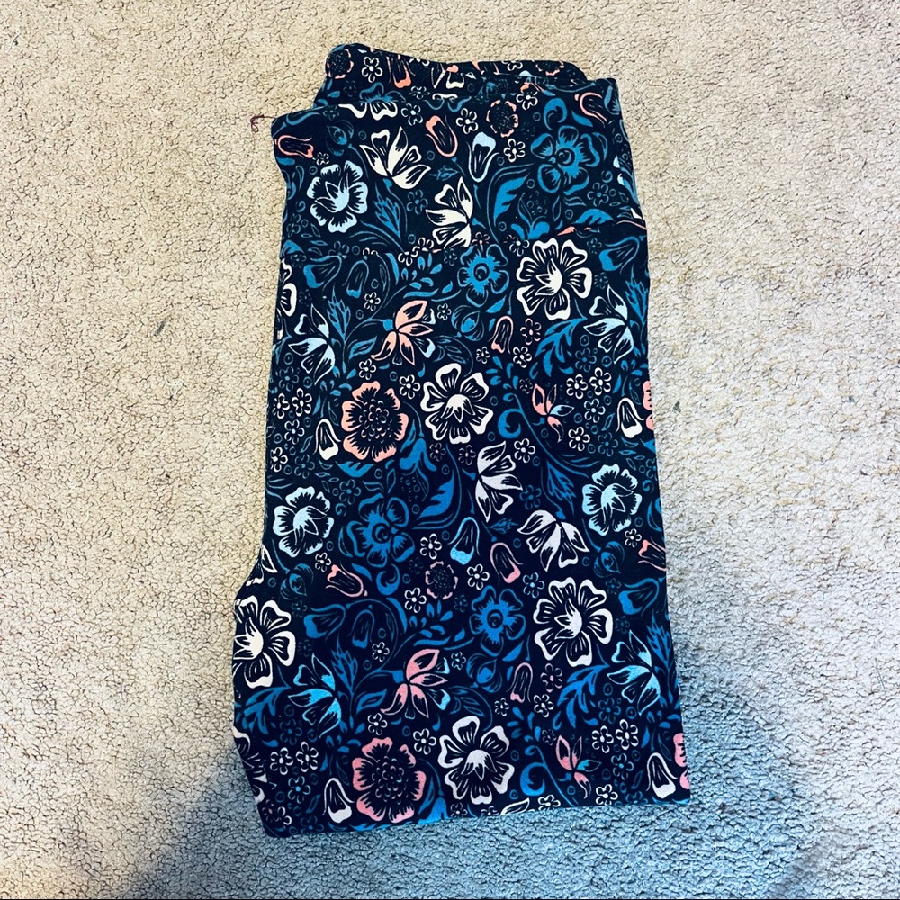 ❌SOLD❌ LuLaRoe OS Floral Leggings